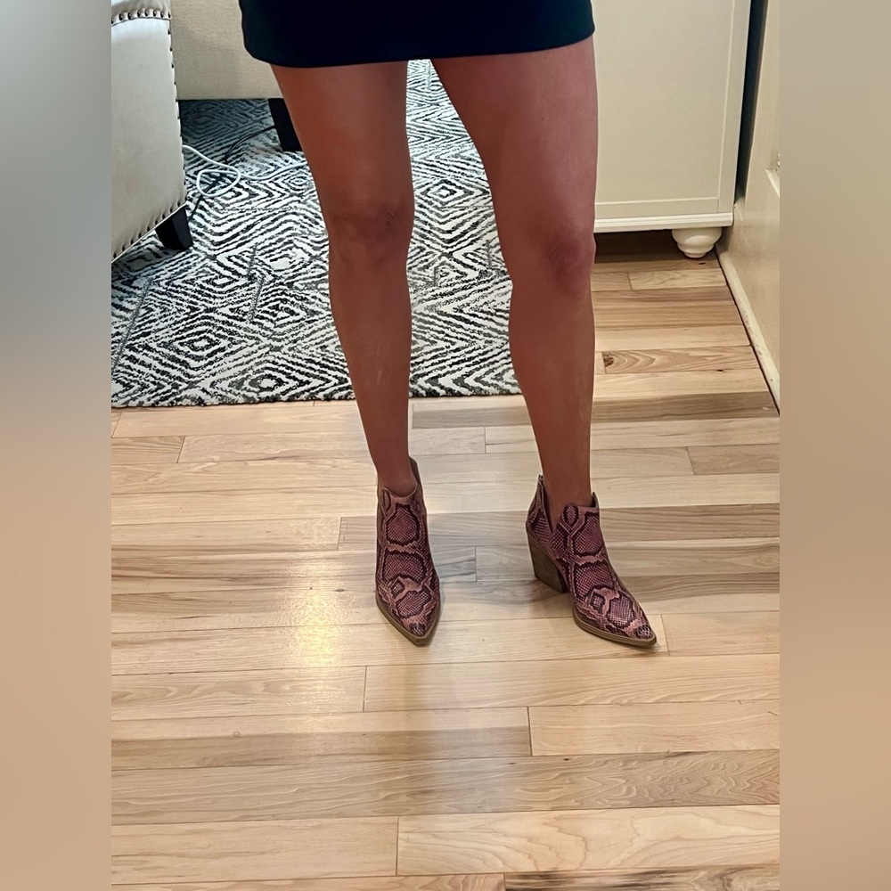 Vince Camuto Gigietta Snake print Booties - Picture 6 of 7